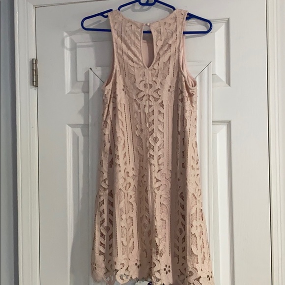 Light pink lace dress - Picture 2 of 2